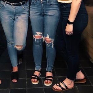 AEO Light Wash Ripped Hi Rise Jegging (SIZE 8Long)